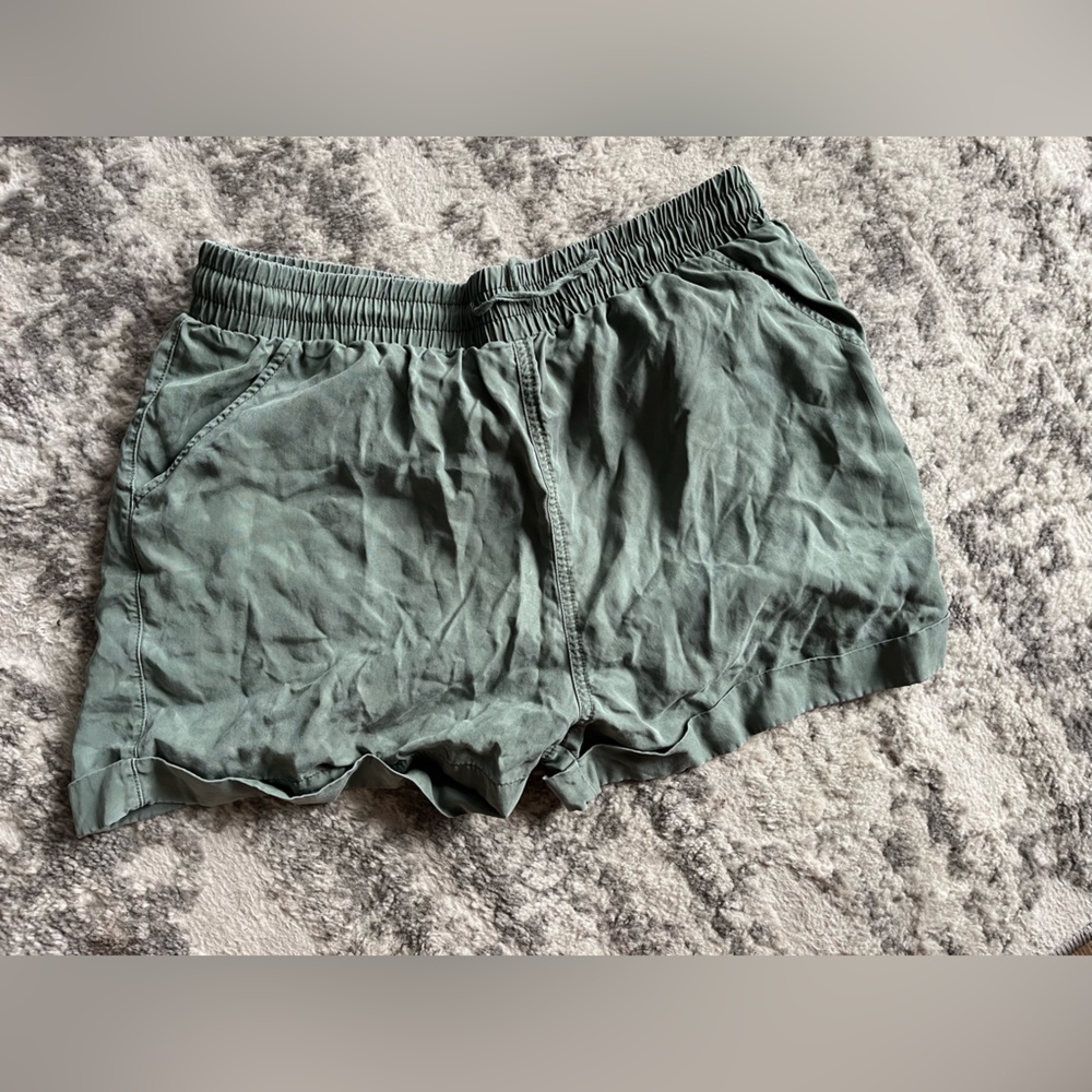 Women’s stretch shorts